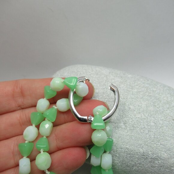 Uranium glass bead necklace - Picture 7 of 11